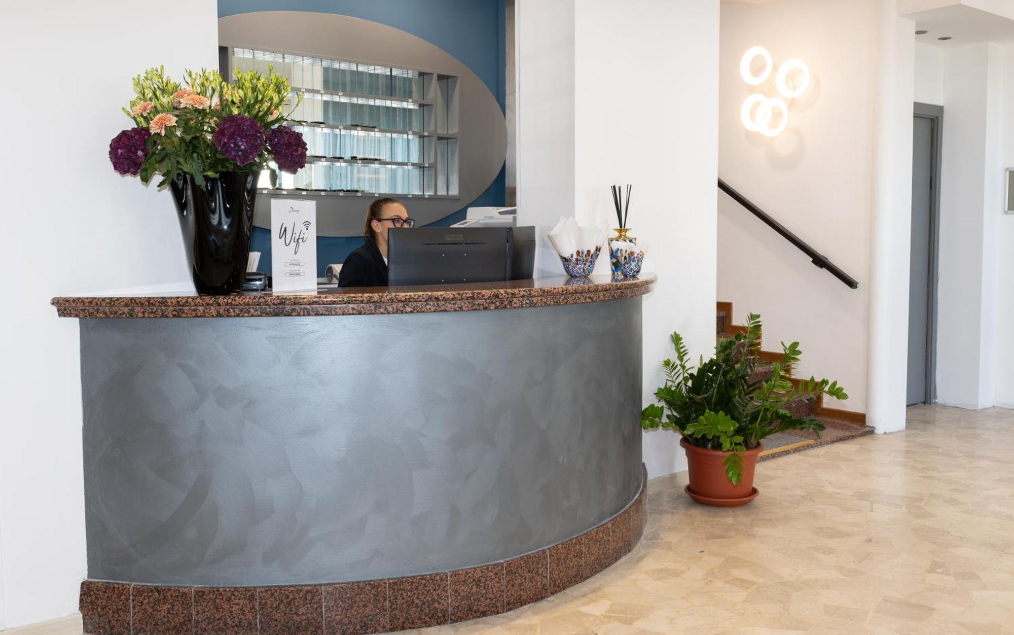 Hotel Delaville Frontemare ลิโดดิเยโซโล ภายนอก รูปภาพ