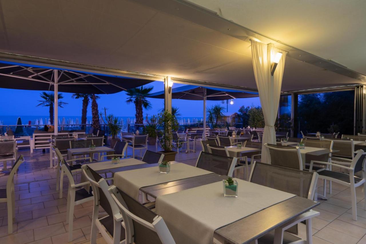Hotel Delaville Frontemare ลิโดดิเยโซโล ภายนอก รูปภาพ